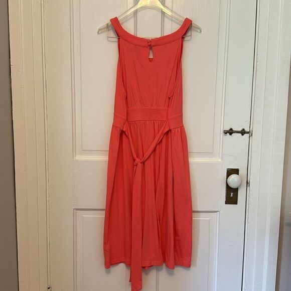 Sleeveless Old Navy knit dress with keyhole, opening in back, tie belt in back - Picture 3 of 7